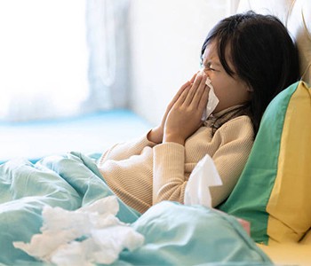 Puas Allergic Rhinitis Yuav Kho Nws Tus Kheej Nrog Hnub Nyoog?